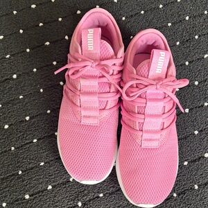 EUC Puma Women's Pink Mesh Athletic Sneakers size 9